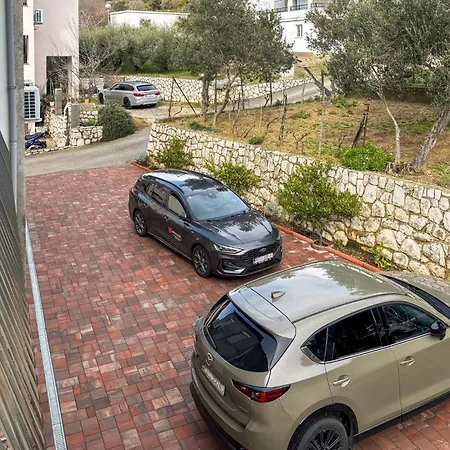 1 Bedroom Stunning In Apartament *